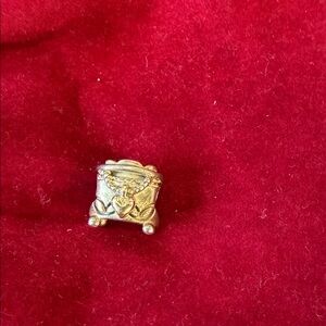 Elegant Gold Heart Jewelry Box